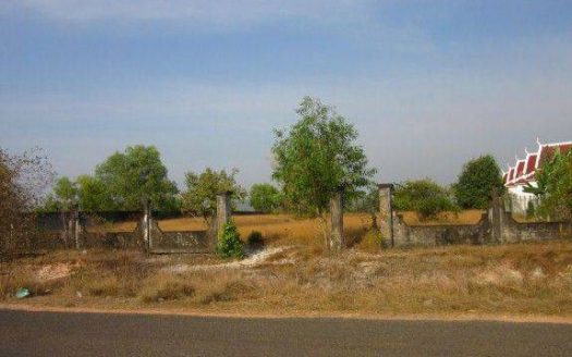 Test Land for sale just 200m from the beach