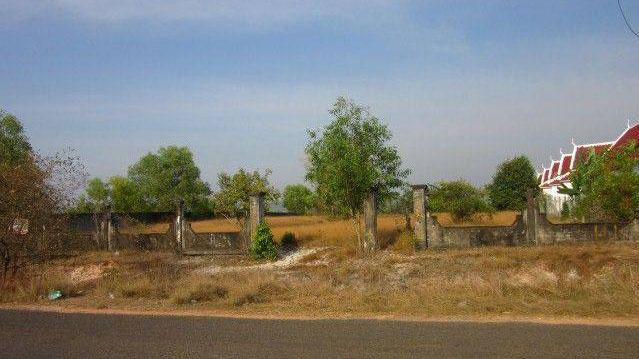 Test Land for sale just 200m from the beach