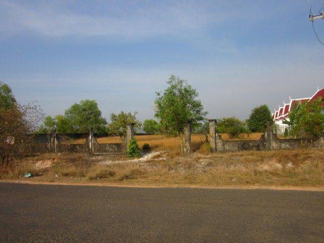 Test Land for sale just 200m from the beach
